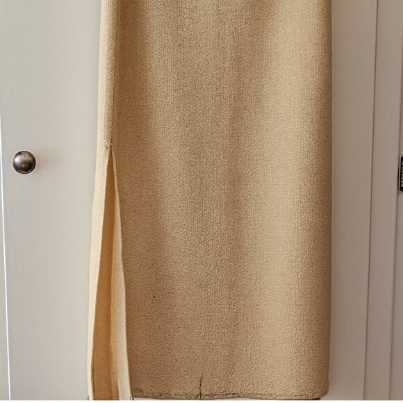 St. John Collection Long Boucle Knit Skirt Size 8 Light Yellow-Cream Color - Picture 9 of 10